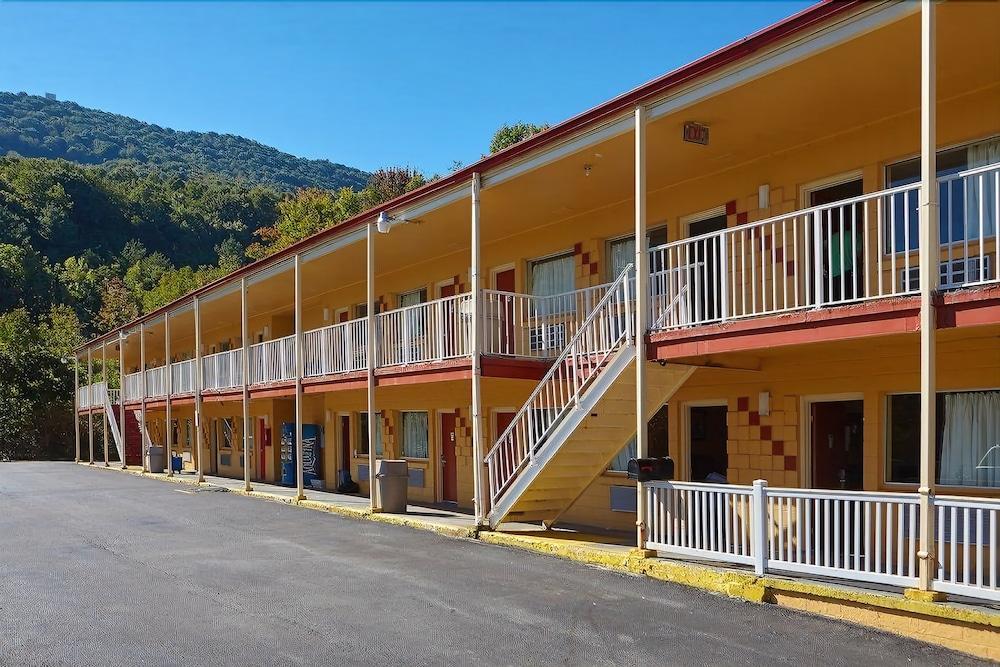 Econo Lodge Near Bluefield College Exterior foto